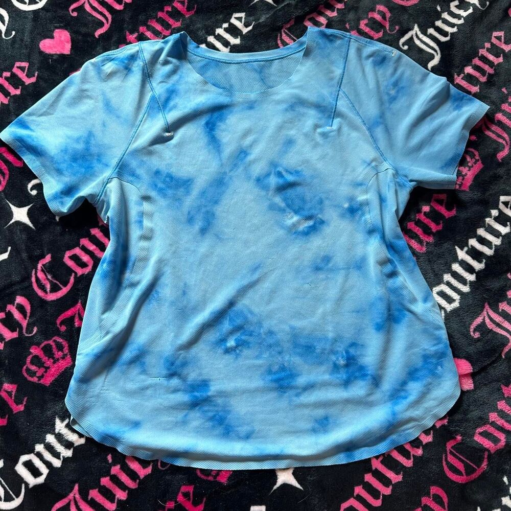 Lululemon Women's Blue T-shirt